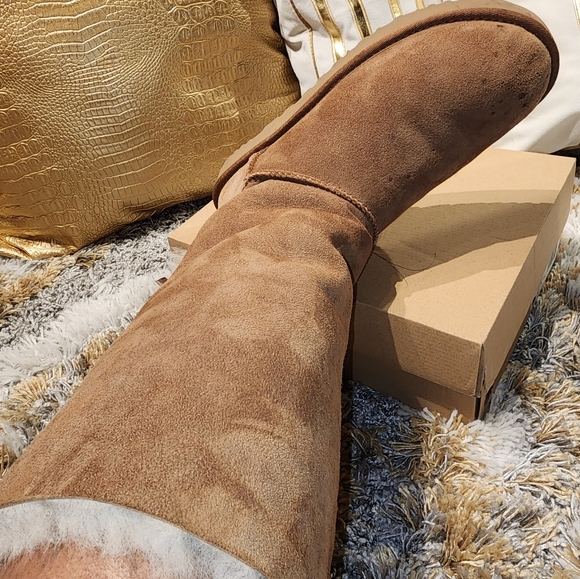 Knee high Ugg boots - Picture 7 of 10